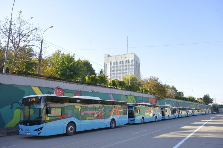 (ФОТО) Мэрия Кишинева: 10 новых автобусов ISUZU распределены в пригороды столицы