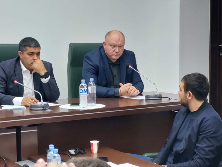 Депутаты НСГ обсуждают ситуацию со Стояногло. На место прибыл Василе Боля