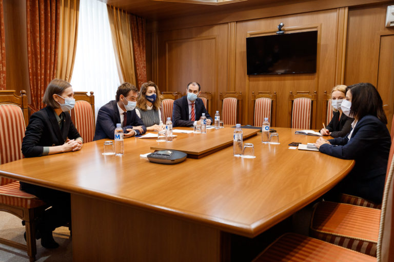 МИДЕИ поставил в приоритет содействие гендерному равенству. Пройдет аудит