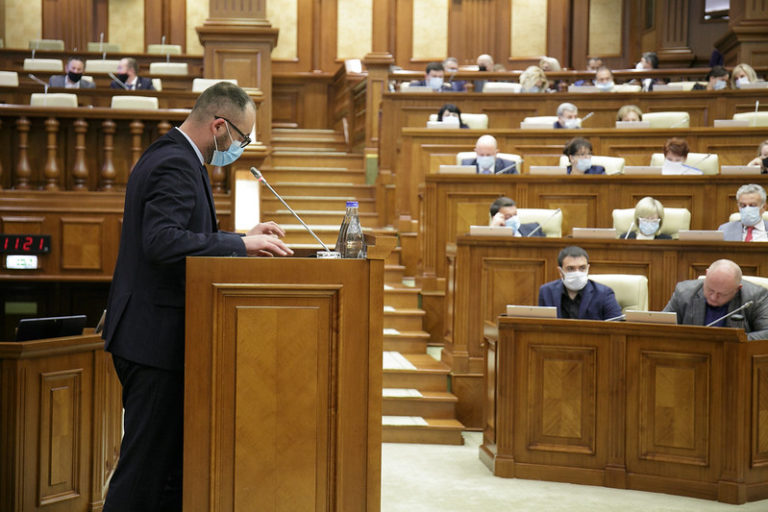 Парламент отклонил инициативу выдвижения вотума недоверия министру юстиции