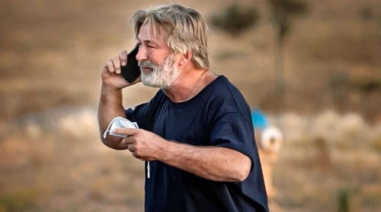 СМИ: на съемках фильма «Раст», где погибла Галина Хатчинс, уже случалась незапланированная стрельба