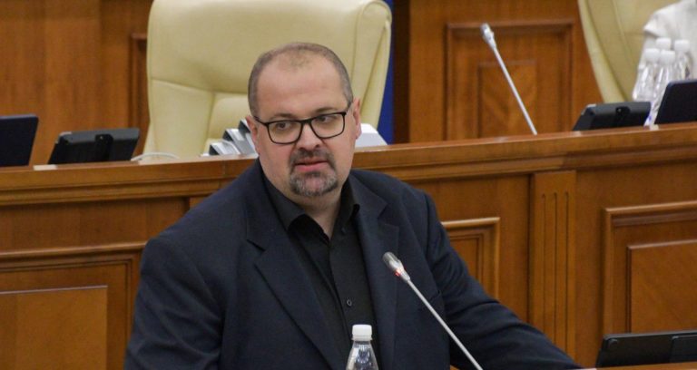 Конституционный суд утвердил мандат депутата, который займет место Игоря Додона