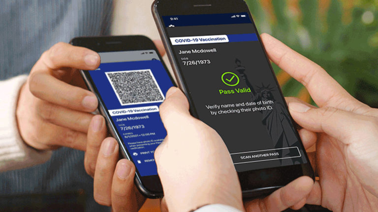 В России разрабатываются законопроекты о QR-кодах в транспорте, кафе и магазинах