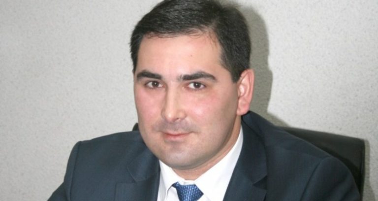 Мирча Рошиору, один из отстраненных от должности заместителей Стояногло подал заявление об отставке