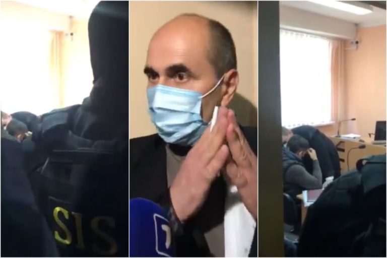 Скандал в суде: люди в масках не позволяют адвокату поговорить наедине со Стояногло
