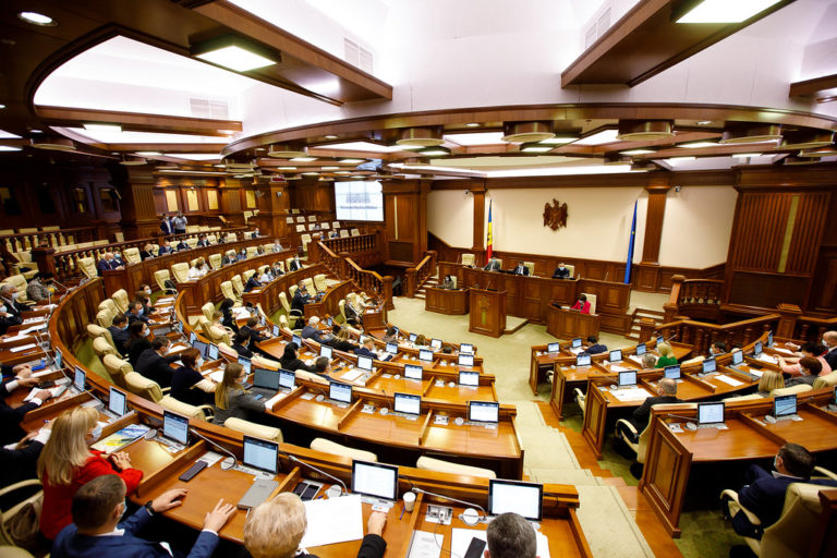Сегодня состоится заседание парламента. В повестке вотум недоверия министру здравоохранения Немеренко
