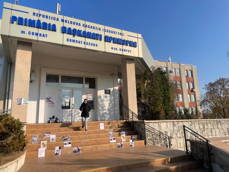 (ФОТО/ВИДЕО) Акция против травли бездомных животных в Комрате