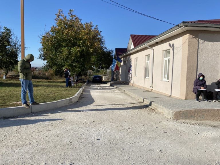 (ФОТО) Без очередей. Как выглядит избирательный участок в Буджаке в 9 утра