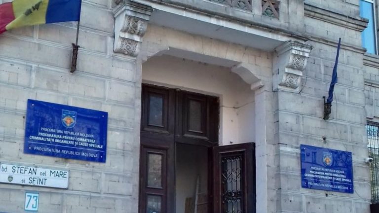 Прокуратура объявила о регистрации уголовного дела в связи с увольнением Домники Маноле в апреле 2021