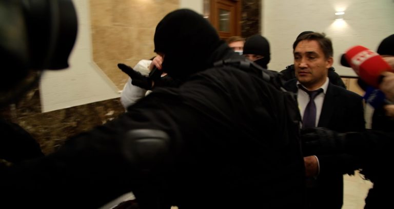 Адвокаты Стояногло потребовали перенести рассмотрение ходатайства в другой суд. В чем причина