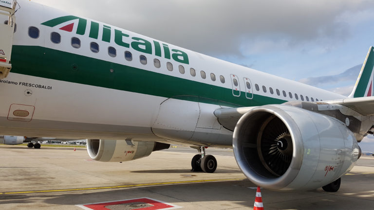 Крупнейшая итальянская авиакомпания Alitalia прекратила существование