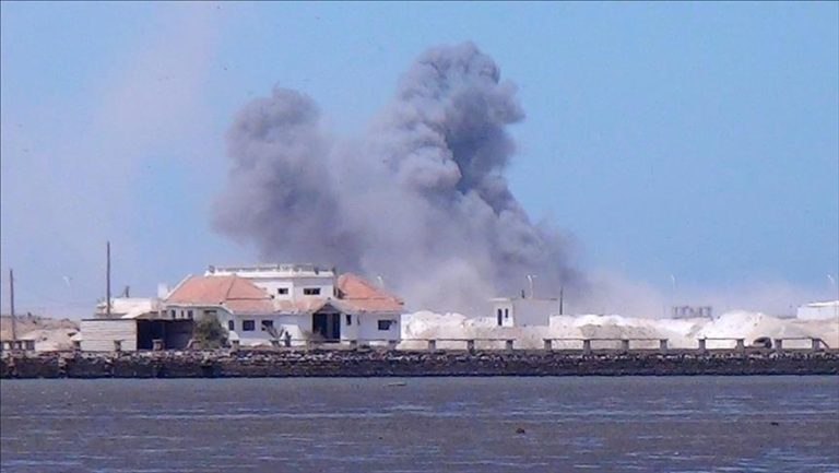 Число жертв теракта в аэропорту Адена возросло до 12
