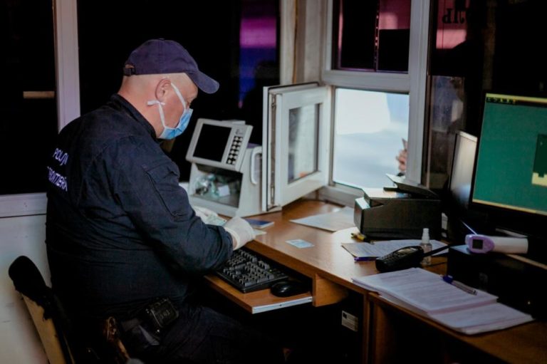 Подлинный сертификат вакцинации, но сделан в день отсутствия на территории Молдовы. Будет начато расследование