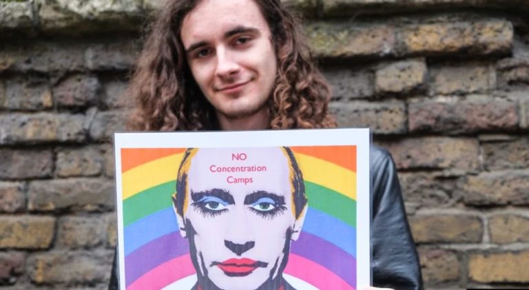 «Российскую ЛГБТ-сеть» объявили «иностранным агентом». Организация много лет эвакуировала геев из Чечни
