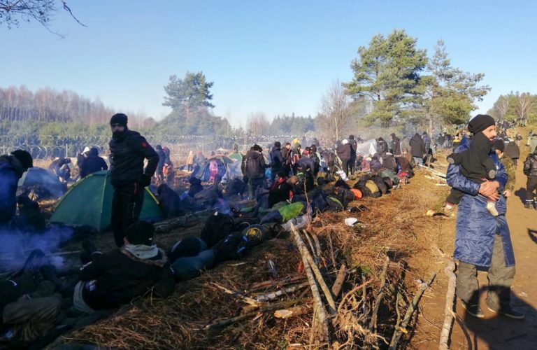 ФОТО ДНЯ: Как выглядит палаточный лагерь мигрантов на границе Беларуси и Польши