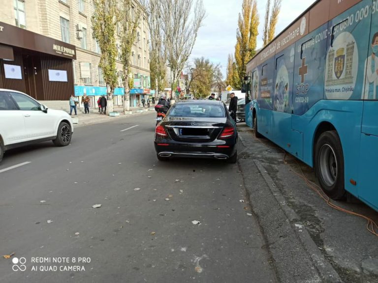 Авто с дипномерами сбило сотрудника INSP при исполнении. Водитель представился послом Венгрии