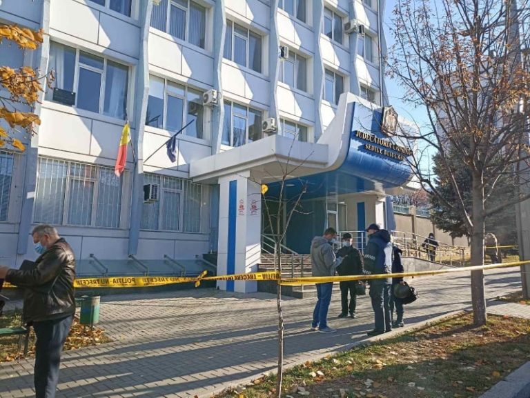 Сообщение о бомбе в судах Кишинева оказалось ложным. Сообщившему грозит штраф до 42 тыс. леев или лишение свободы до 2-х лет