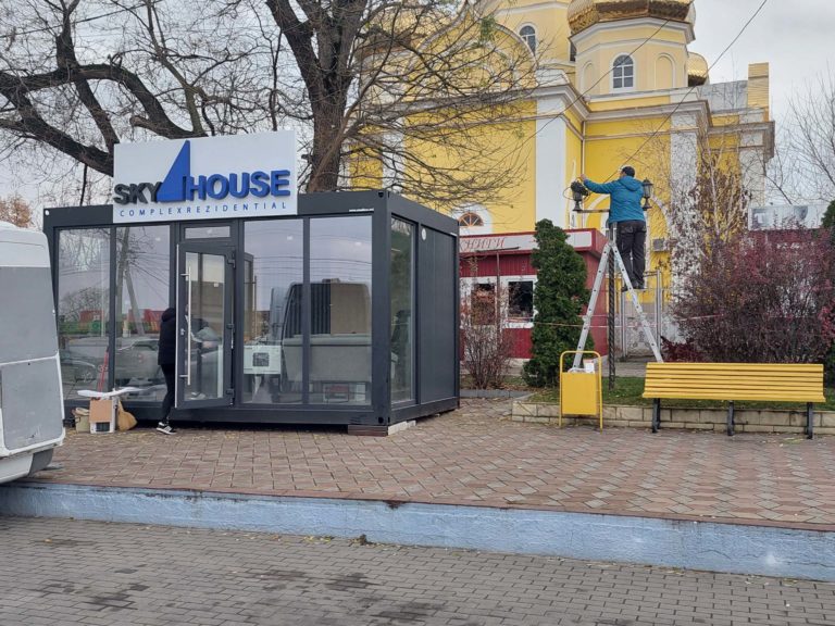 (ФОТО) В Комрате обещали снести киоски в парке, но установили новый. Речь идет о фирме тестя депутата от ПСРМ