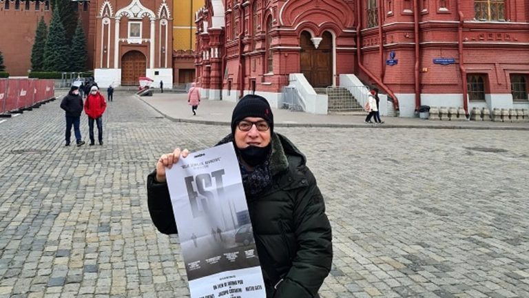 Два итальянских продюсера вышли к Кремлю представить свой фильм о диктатуре. Их задержали