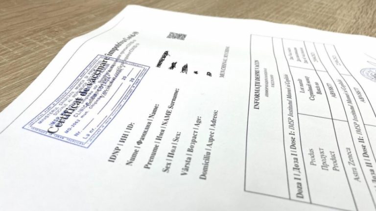 (ВИДЕО) Раскрыта очередная схема выдачи фальшивых свидетельств о вакцинации против ковида. Задержаны трое человек