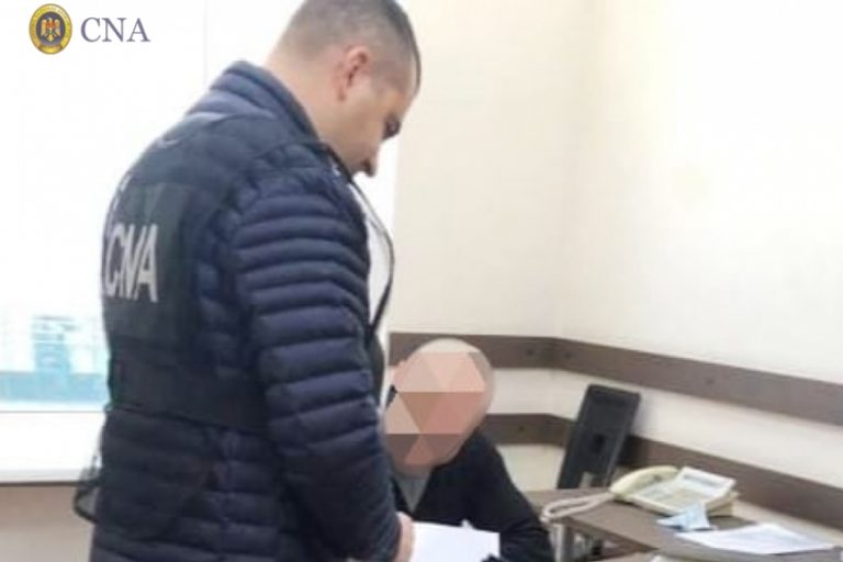 Задержан замглавы «Почта Молдовы». Его подозревают в заключении фиктивных договоров
