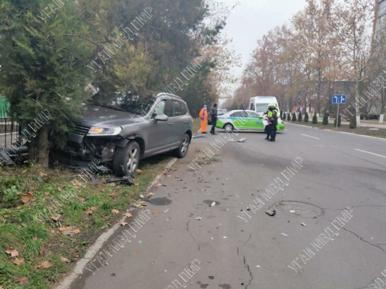 Лобовое столкновение двух иномарок в Рыбнице: один человек пострадал