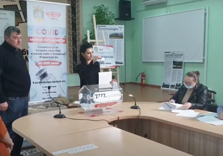 Лотерея для вакцинированных в Тараклии: победители второго этапа получили денежное вознаграждение
