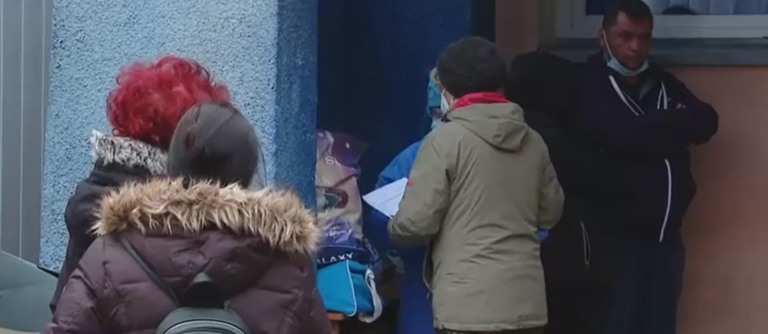 (ВИДЕО) Очереди у морга. В Румынии растет количество смертей от коронавируса