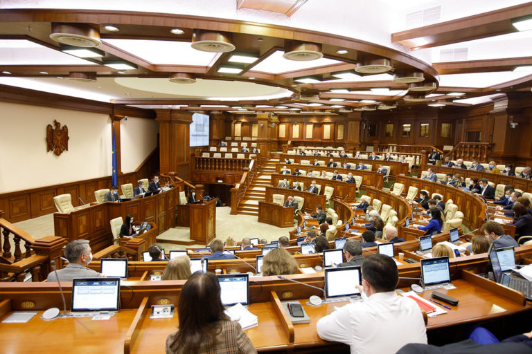 Завтра Парламент рассмотрит вотум недоверия Минздраву. Какие еще вопросы на повестке дня