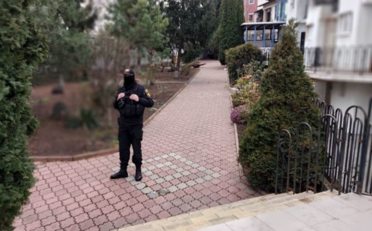 Обыски в доме экс-заместителя министра внутренних дел Иона Цуркана продолжаются