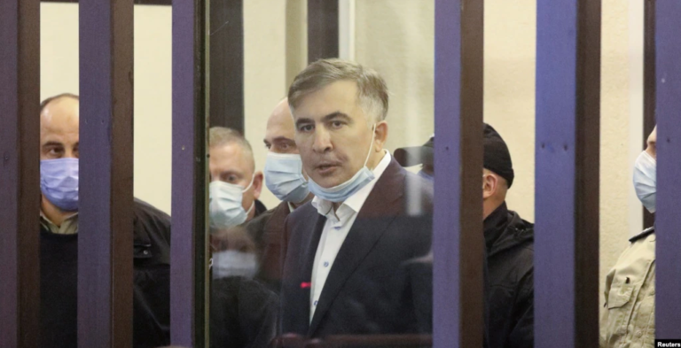 Михаил Саакашвили впервые лично предстал перед судом в Тбилиси