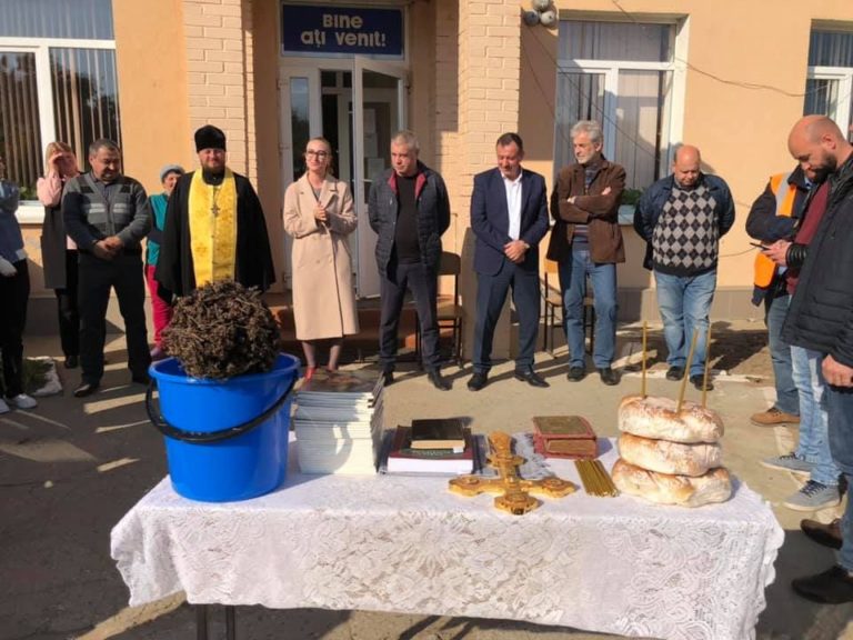 Власти Криулян выделили деньги на пристройку к старой школе, оставив место постройки новой школы в руинах