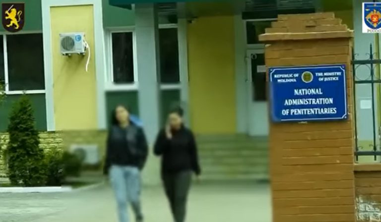 18 человек арестованы на 30 суток. Их обвиняют в причастности к схеме фиктивной продажи авто из Европы