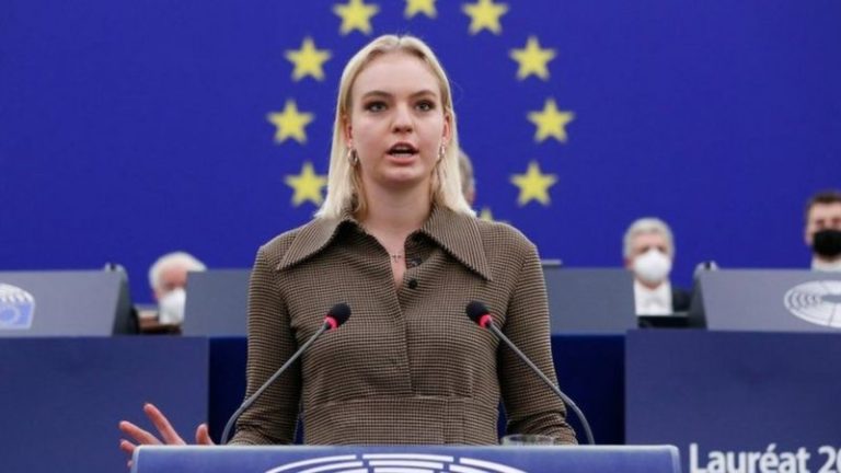 Дочь Навального на вручении премии Сахарова: «Мы знаем, что были неудачные попытки убийств. А сколько было удачных?»