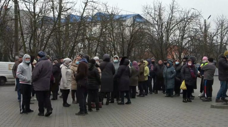 «Если мы уйдем, они опять ничего не примут!». Сотрудники рынков ждут заседание НСГ