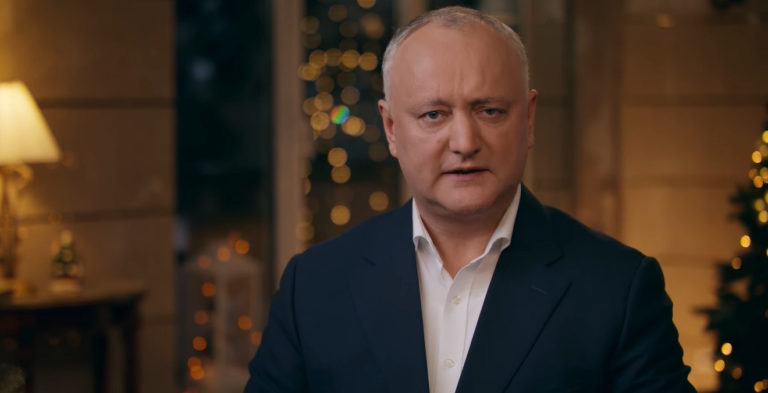 (ВИДЕО) «Друзья, семья, христианская религия и любовь к ближнему». Додон поздравил жителей Молдовы с Новым годом