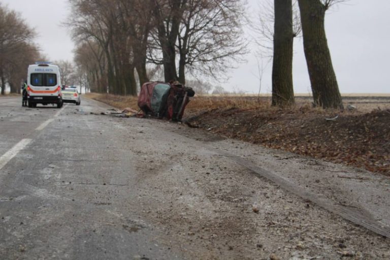 (ФОТО) В Единецком районе в аварии погибла женщина