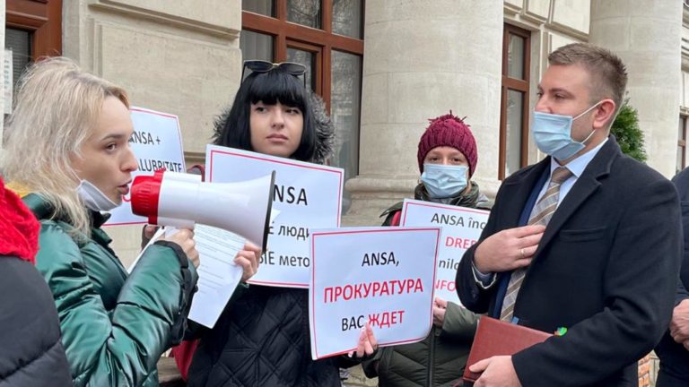 Протест перед ANSA против условий содержания животных в Кишиневском некрополе