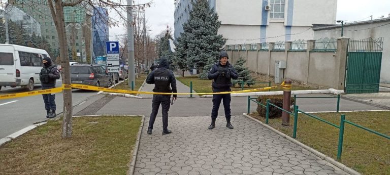 В здании суда бомб не нашли. Полиция ищет лжеинформатора
