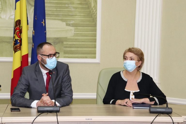 Новый генеральный секретарь Стела Чобану представлена команде Министерства юстиции