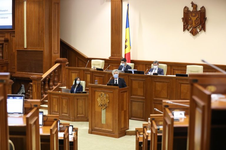Парламент повторно рассмотрел законопроект, предусматривающий повышение зарплаты судьям Конституционного суда