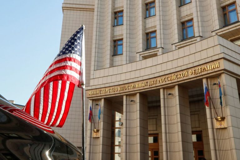 Россия и США проведут переговоры о безопасности в следующем месяце