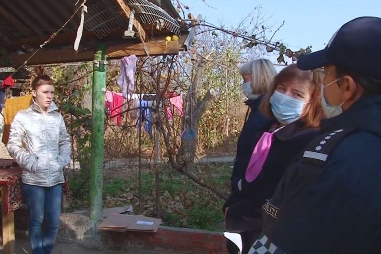 «Если мама не домохозяйка, то мы заберем её детей». Многодетная мать из Комрата стала жертвой травли после сюжета на местном телеканале