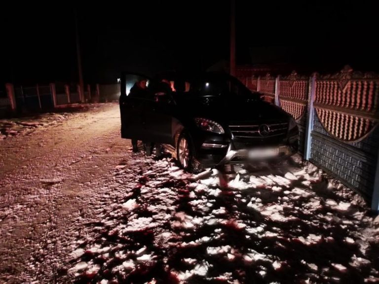 В Каушанском районе ночью пьяный водитель сбил двух пешеходов