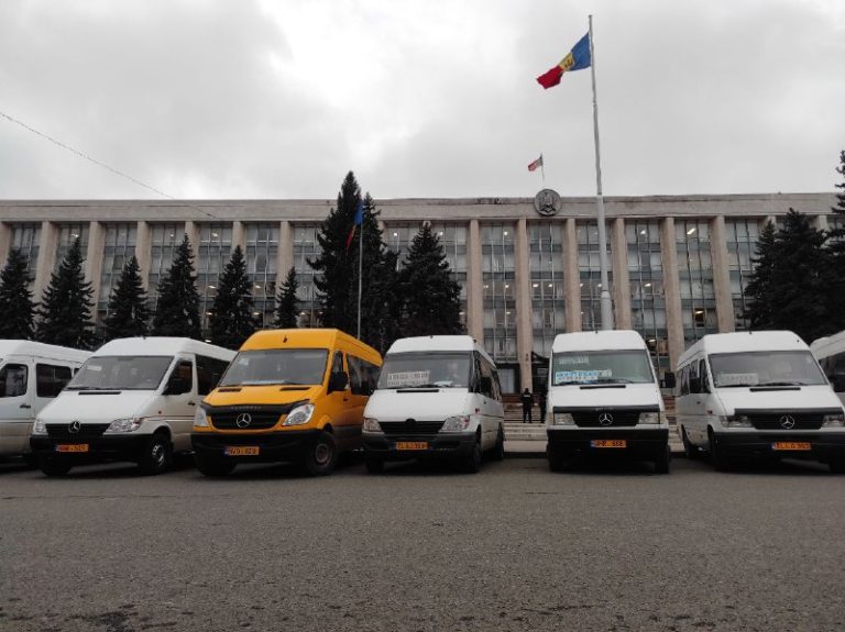 (ФОТО) Перевозчики вышли на протест на Площадь великого национального собрания
