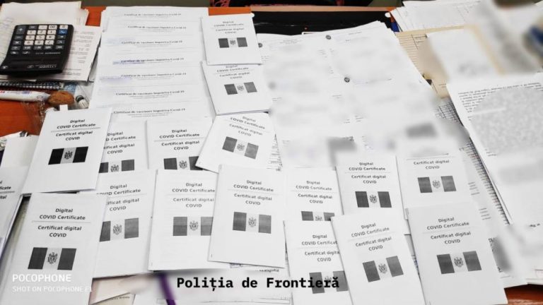 Полицейские вскрыли группировку, специализирующуюся на фальсификации и продаже сертификатов COVID-19