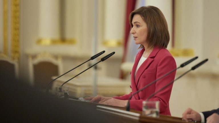 Майя Санду обратилась к выпускникам по случаю начала экзаменов бакалавриата