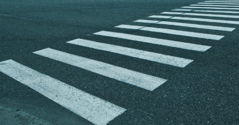 В Бельцах мопед сбил женщину с ребенком на пешеходном переходе
