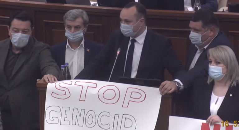Под крики «позор» в парламенте проголосовали за поправки в Закон о пенсионной системе во втором чтении
