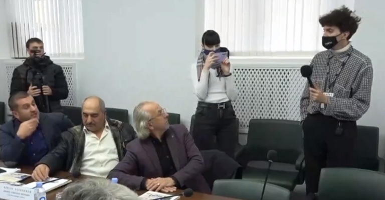 (ВИДЕО) Как депутаты НСГ выгоняли журналистов nokta с заседания